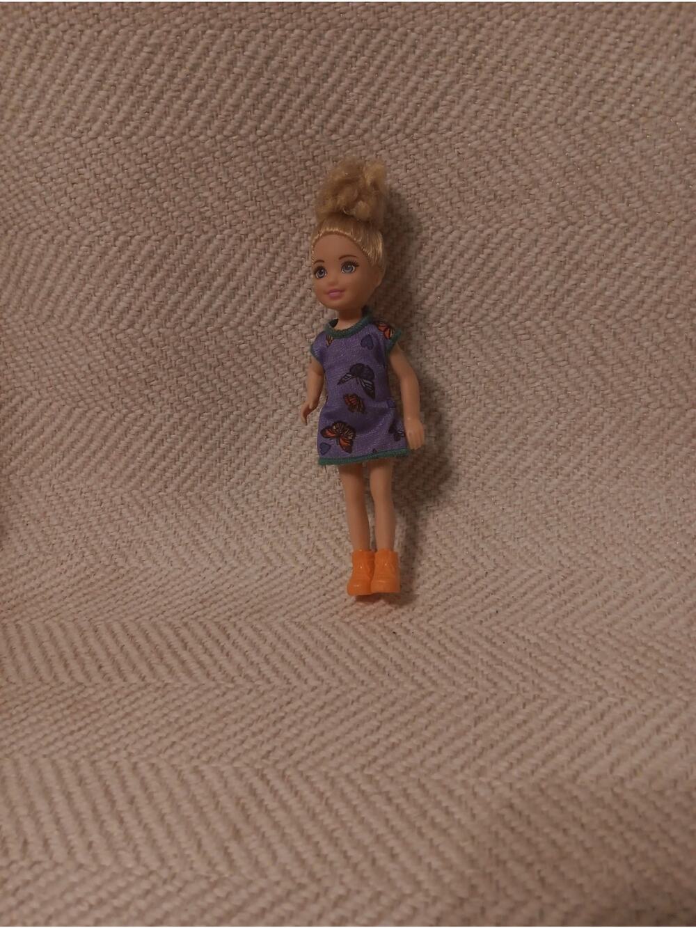 Mattel Barbie Chelsea Doll Blond Hair 2010